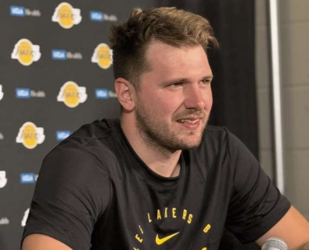 亚博yabo官网登录-Karsa重要时刻出色防守，老鹰带队取胜！比赛高潮迭起-亚博yabo官网登录